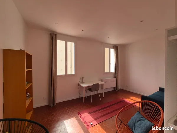 Studio 1 pièce 27 m² 