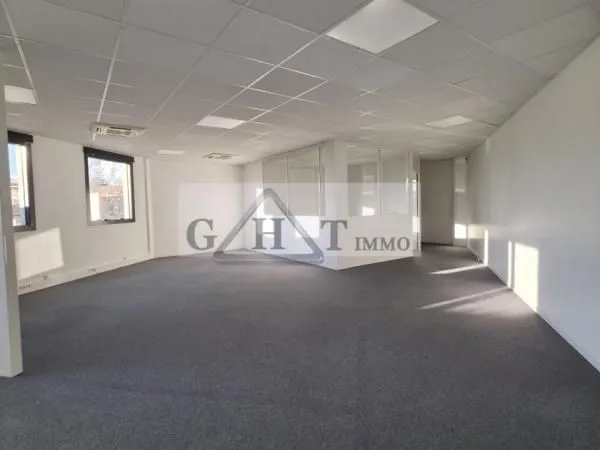Bureau 83 m² 