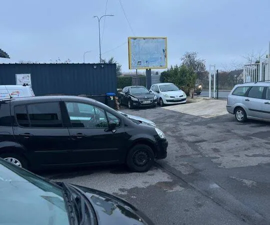 Local commercial 4 pièces 600 m² 
