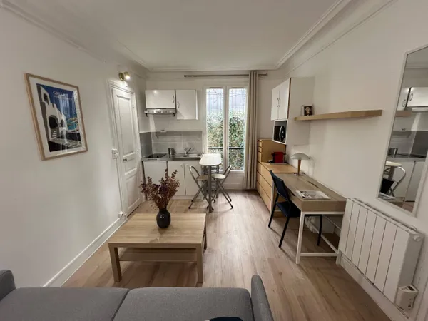 Loue Studio meublé 15m² refait à neuf - Montmartre 18e - Rue Paul Albert 