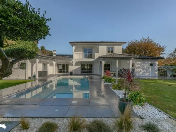 Contemporaine de 6 pièces principales 