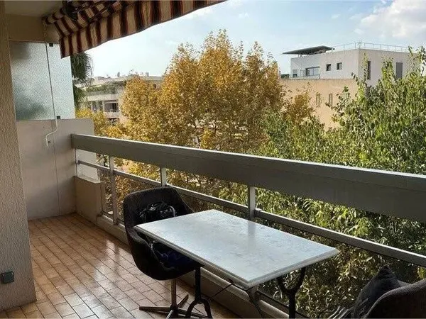 Studio 1 pièce 30 m² 