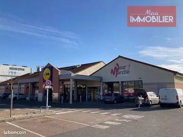 Épicerie, local commercial 442 m² Saint-Galmier