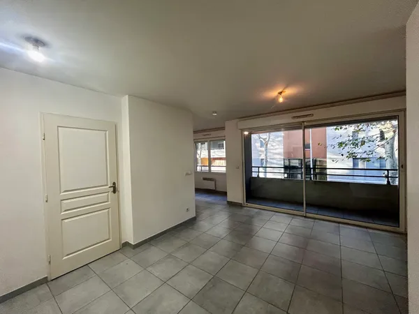 Montpellier Antigone - T1 Bis de 34 m² avec coin nuit et balcon dans résidence sécurisée 