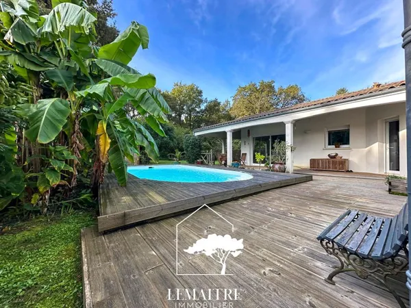 Maison de plain-pied de 155 m2 avec piscine chauffée et géo