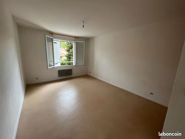 Studio 1 pièce 28 m² 