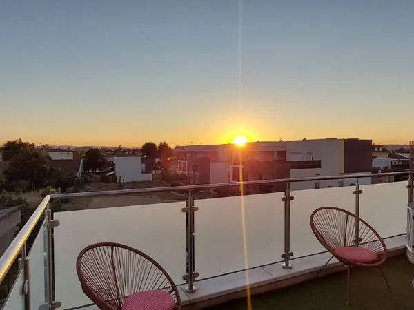 À Vendre - Appartement T2 de 52 m² avec terrasse de 27 m² à Meyzieu (Secteur 
