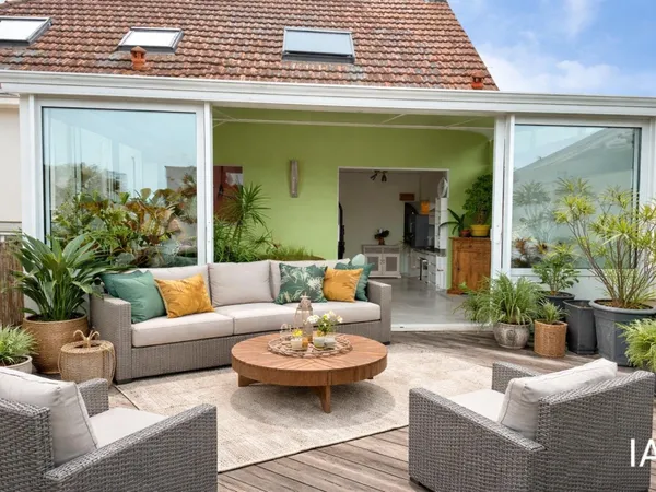 MAISON DUPLEX 5/6 CH, TERRASSE, VÉRANDA, 2 GARAGES 