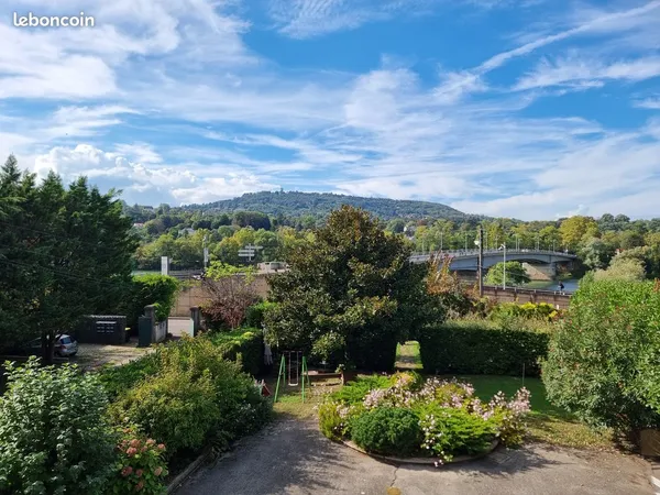 Bien rare à Caluire - RDC maison bourgeoise - Cour 200 m² - Bord de Saône 