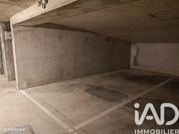 Parking/box 17 m² Pontoise 