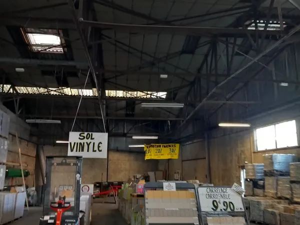 Local 95 m2 à usage d'entrepôt ou atelier 