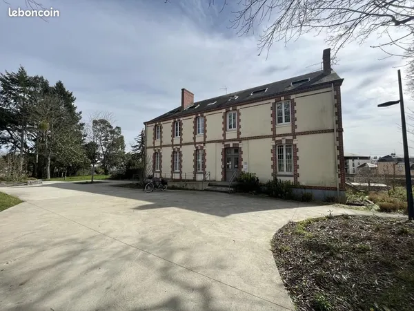 Bureaux 200 m² 