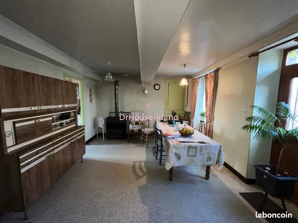 Propriété 7 pièces 144 m² 