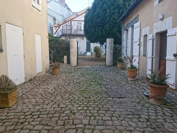 Situation idéale pour cet appartement de 95m² dans le centre d'Angers, charme de l'ancien, calme 
