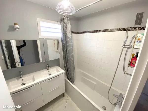 Location de prestige, balcon privatif exposé SUD 