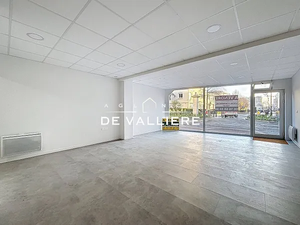 Local commercial 2 pièces 123 m² 