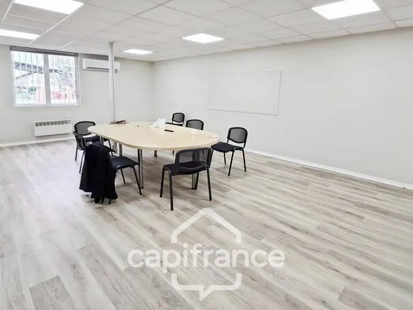 Bureaux 82 m² 