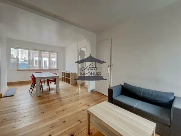 Maison offrant jusqu'à 5 chambres, située dans le secteur de 