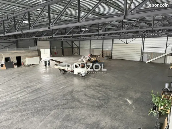 Local d'activité 3 200 m² 