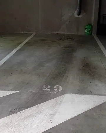 Place de parking en sous-sol 