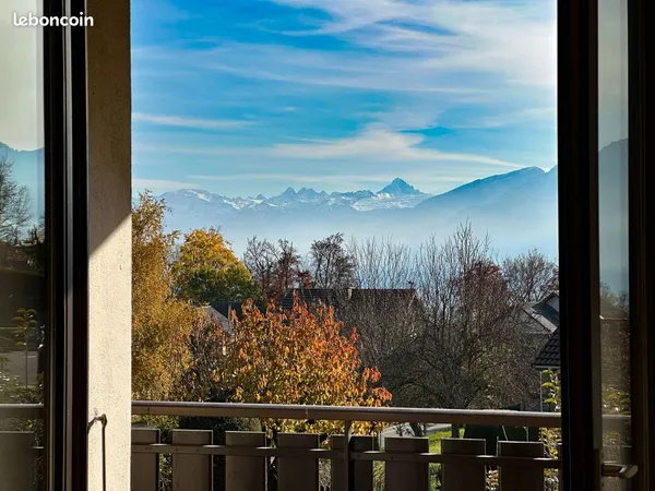 T3 de 82 m² avec grand salon, cheminée et balcon - Vue montagne, garage et buanderie - Potentiel 