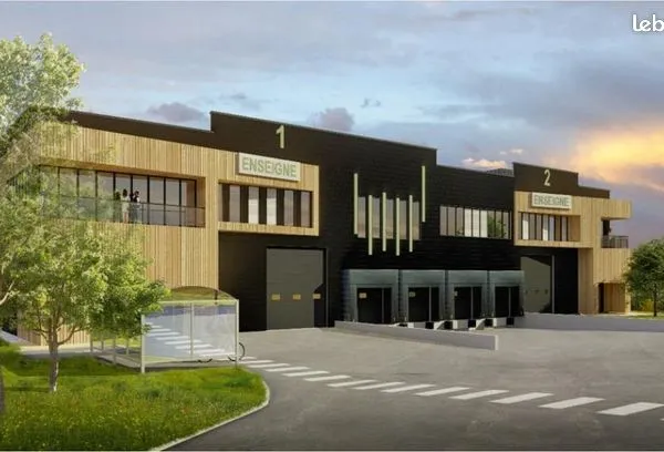Local commercial 619 m² 