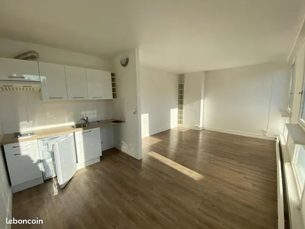 Studio 1 pièce 28 m² 