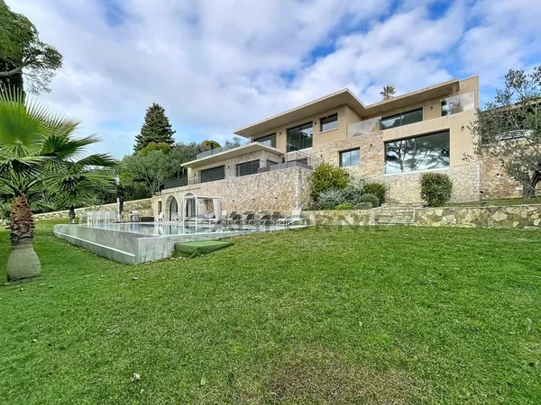 Villa 7 pièces 373 m² 