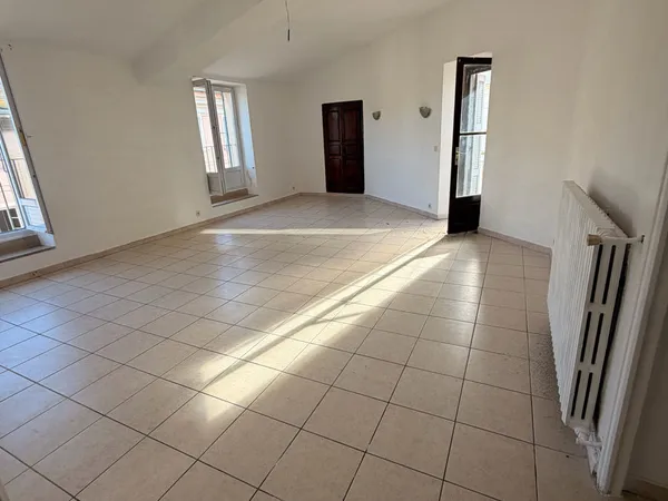 Exclusivité : appartement T4 au dernier étage rue Campinchi à Bastia centre 