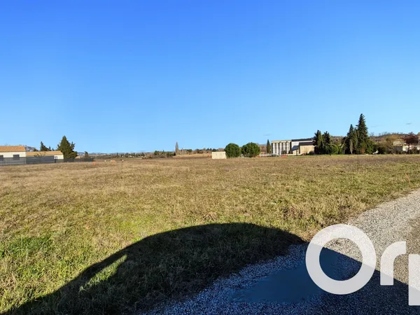 Terrain 693 m² 