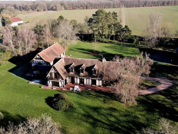 Maison 7 pièces 328 m² 
