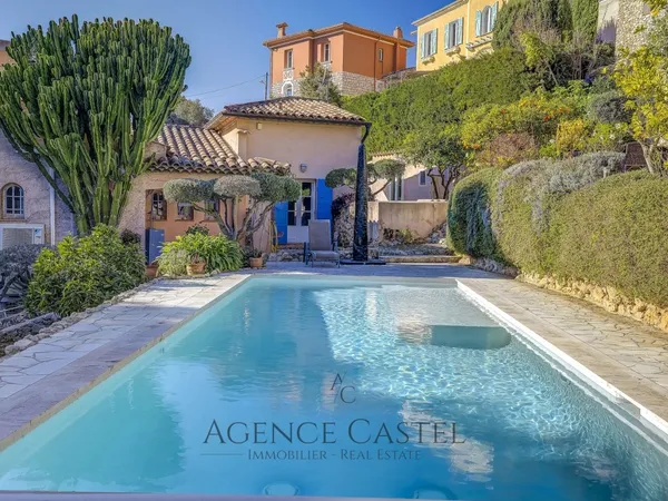 VILLEFRANCHE-SUR-MER - SUPERBE VILLA VUE MER AVEC PISCINE, JARDIN, TERRASSE ET DÉPENDANCE. 