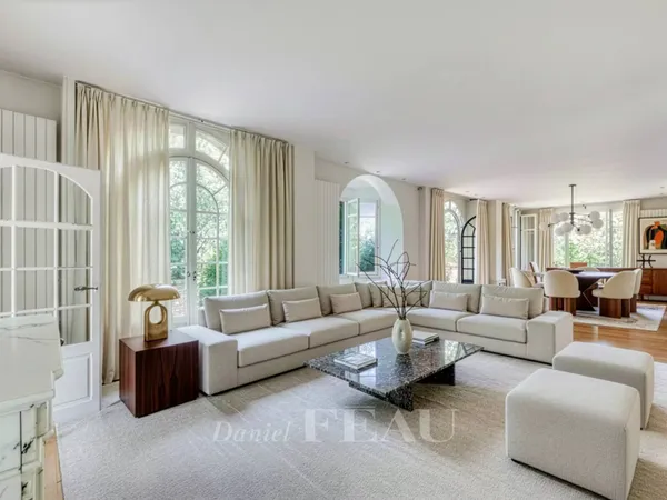 VERSAILLES MONTBAURON - Maison familiale avec jardin et garage 