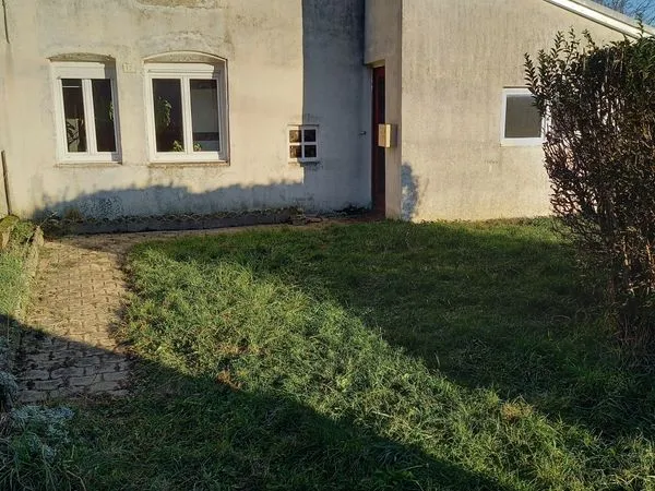 Loue maison a fayl- billot 52avec petit terrain 