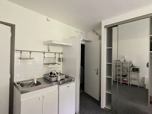 Loue studio meublé 