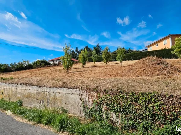 Terrain constructible 677 m² lezigneux 