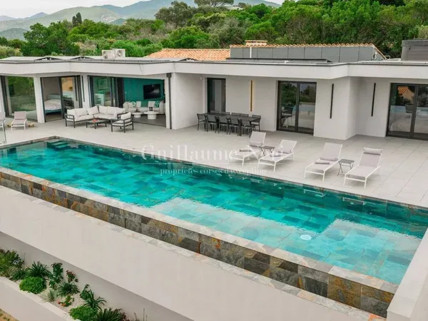 Villa 6 pièces 280 m² 