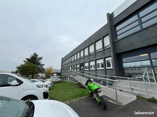 Local industriel 7 789 m² 