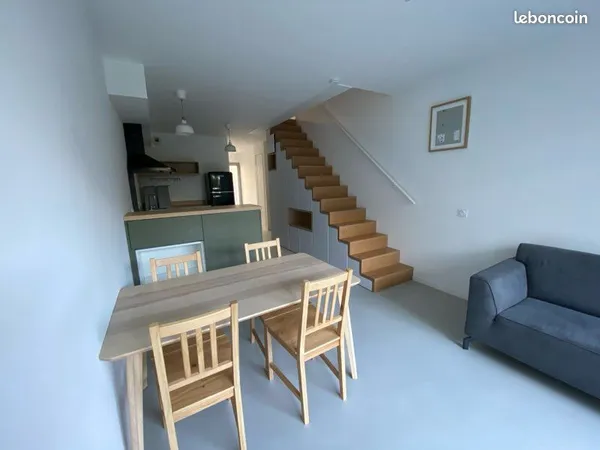 Appartement traversant grue jaune 