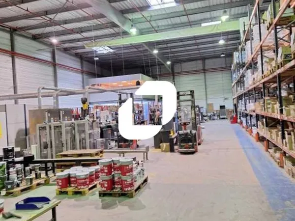 Locaux d'Activités - A LOUER - 8 927 m² divisibles à partir de 4 420 m² 