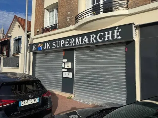 Local commercial 1 pièce 54 m² 