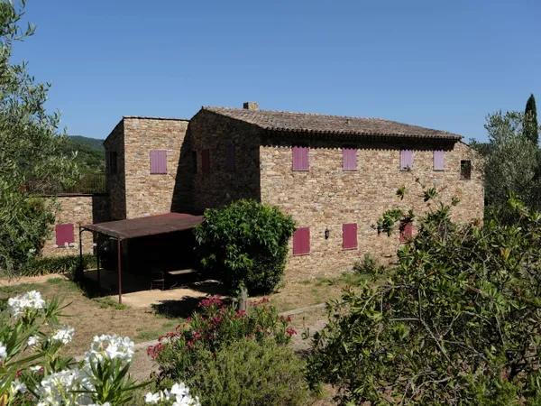 Propriété 400m² hab sur 21 ha 