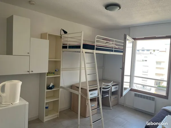 Studio propre et lumineux quartier St Clément libre 19 décembre 