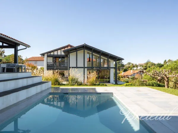 Maison 14 pièces 460 m² 