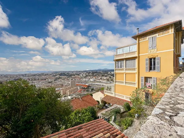 APPARTEMENT DE TYPE 3/4 PIÈCES GRANDE CORNICHE AVEC VUE 