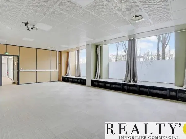 Boutique 1 pièce 600 m² 