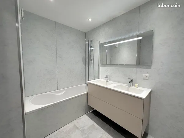 Appartement rénové 83 m² - RDC - Résidence privée - Vieille Ville de Belfort 