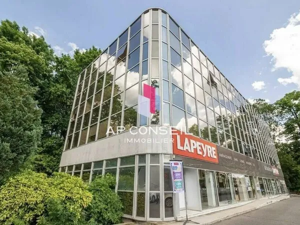 Local d'activité 466 m² 