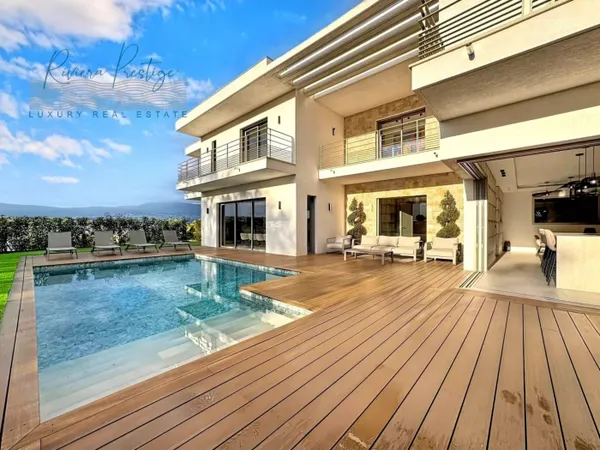 MOUGINS - villa contemporaine neuve 
