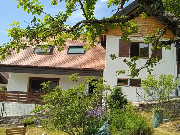 Loue maison de village entre lac et montagnes Menthon st Bernard 